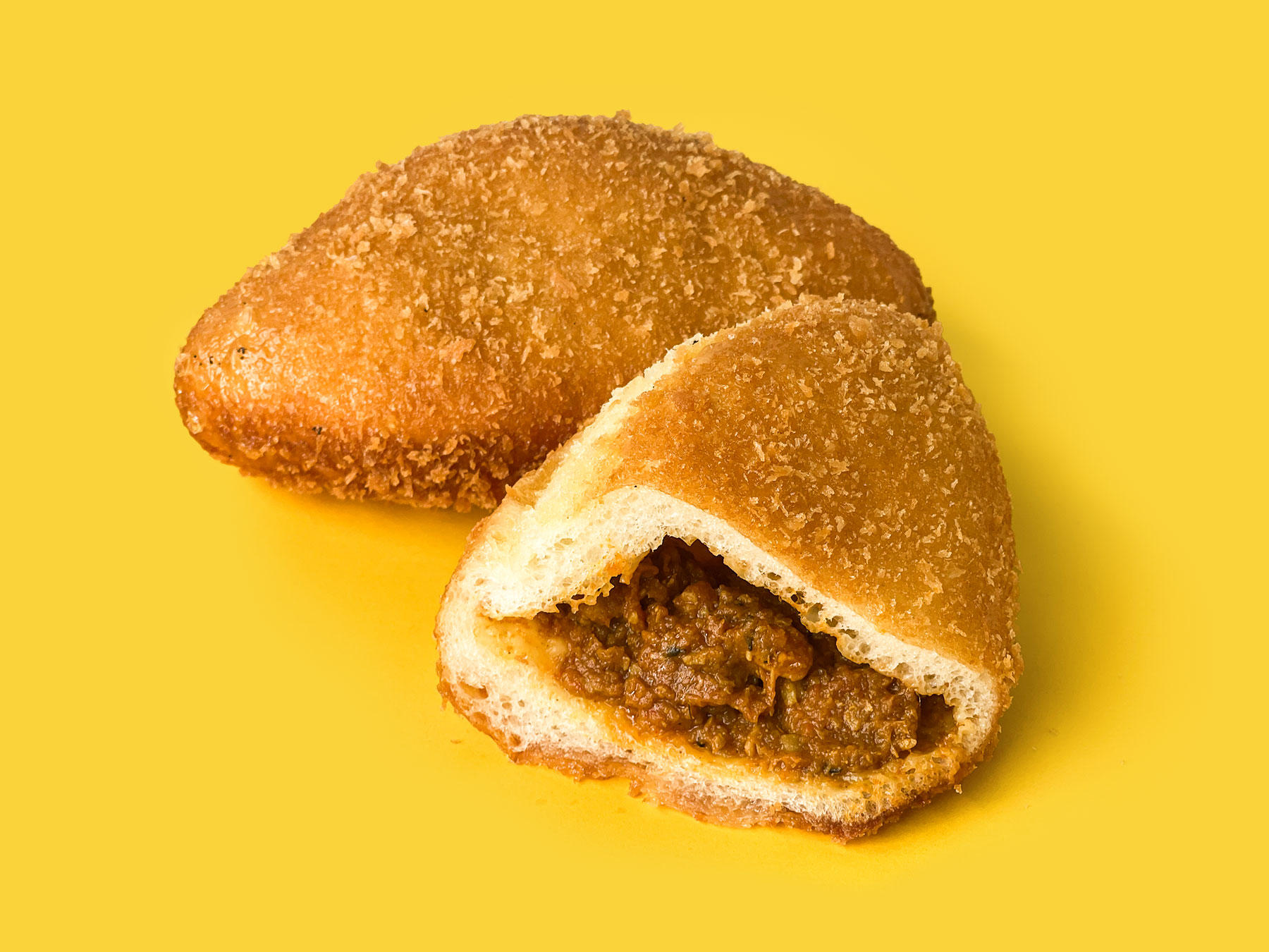 赤カレーパン